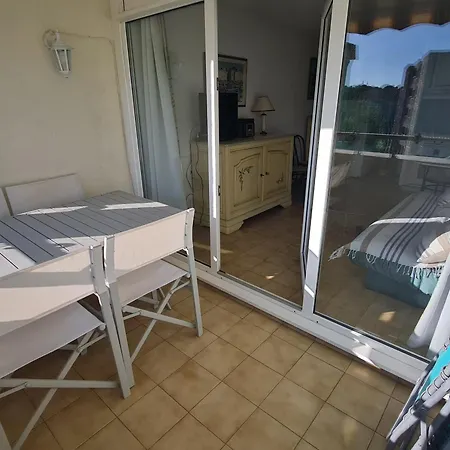 Apartment 2p Avec Balcon, Piscine Et Parking Proche Centre De - Fr-1-780-40