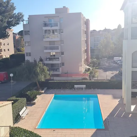 2p Avec Balcon, Piscine Et Parking Proche Centre De - Fr-1-780-40 Sainte-Maxime