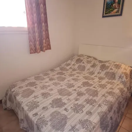 2p Avec Balcon, Piscine Et Parking Proche Centre De - Fr-1-780-40 Sainte-Maxime