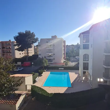 2p Avec Balcon, Piscine Et Parking Proche Centre De - Fr-1-780-40 Apartment